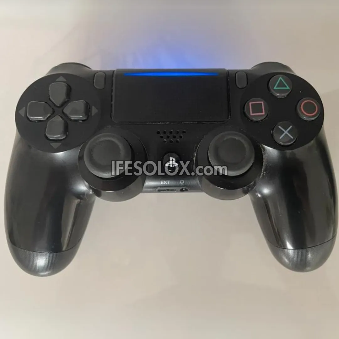 Sony Playstation 4 (PS4) 500GB Game Console with 1 DUALSHOCK 4 Controller - Foreign Used