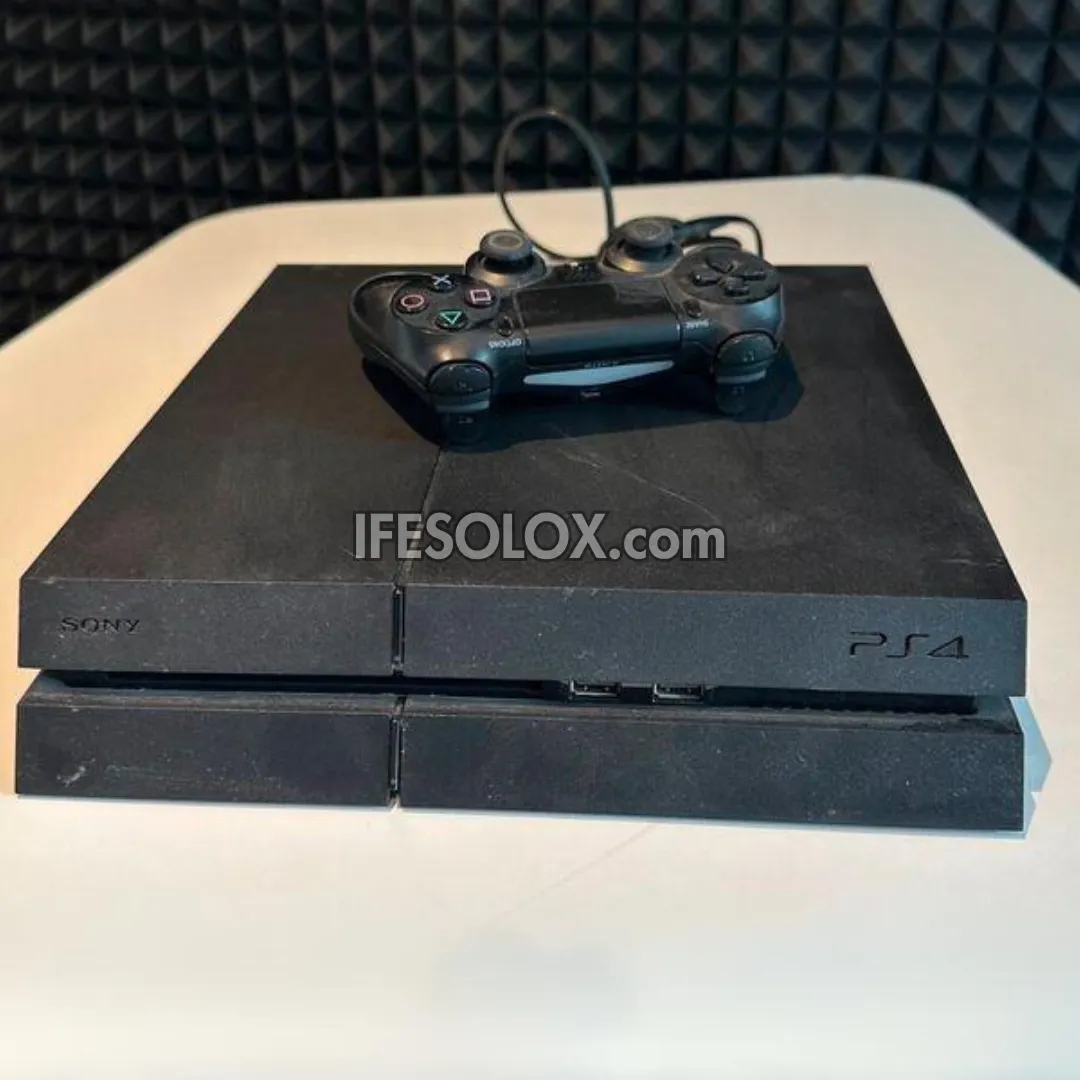 Sony Playstation 4 (PS4) 500GB Game Console with 1 DUALSHOCK 4 Controller - Foreign Used