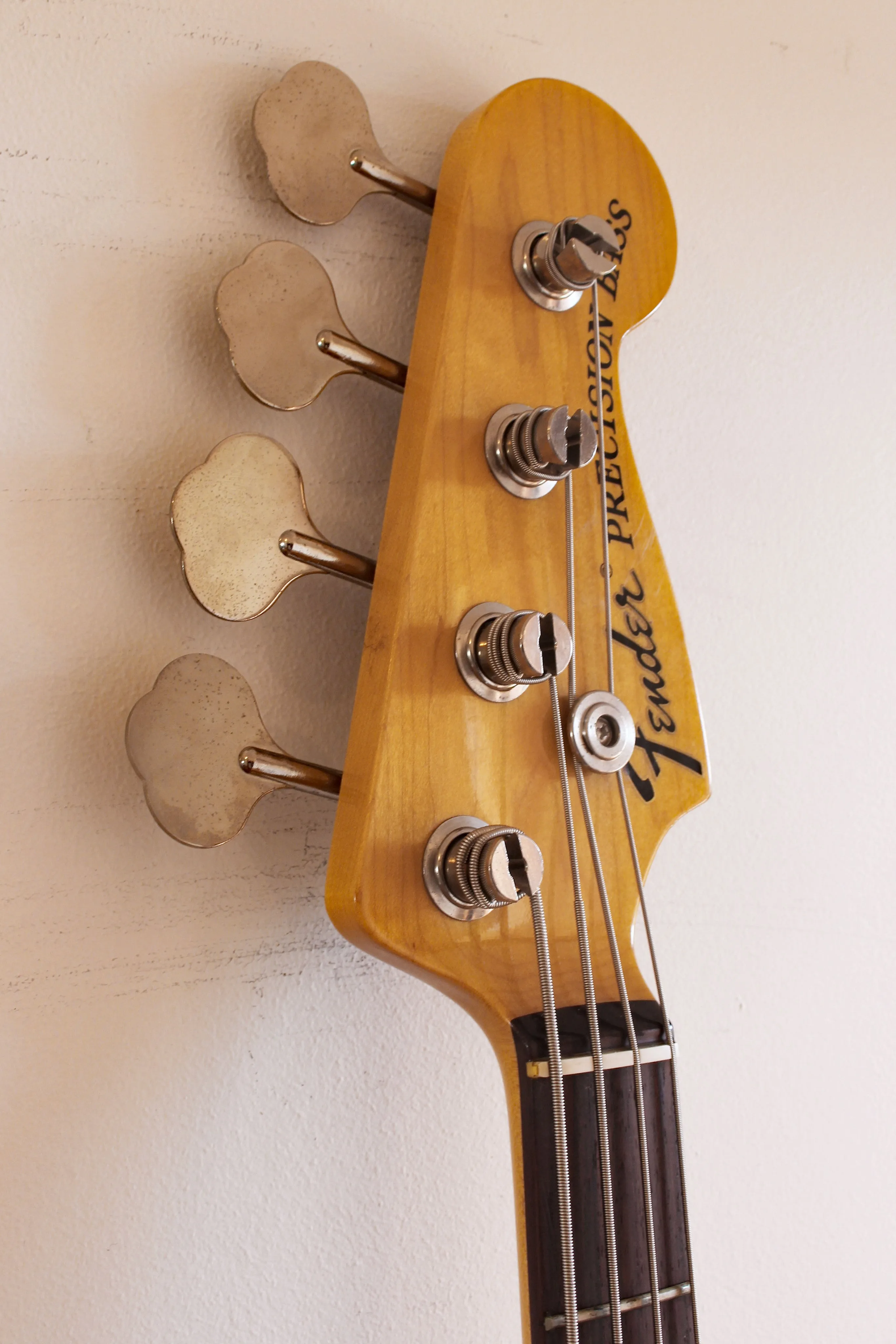 Used Fender Precision Bass '70 Reissue Vintage White